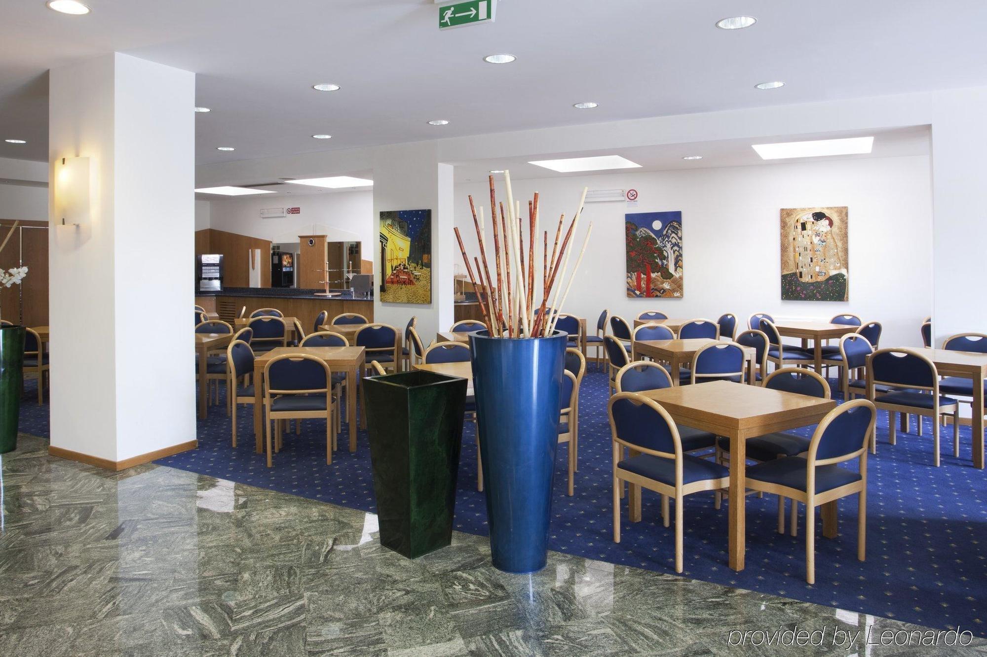 City Hotel & Suites Foligno Restaurant foto