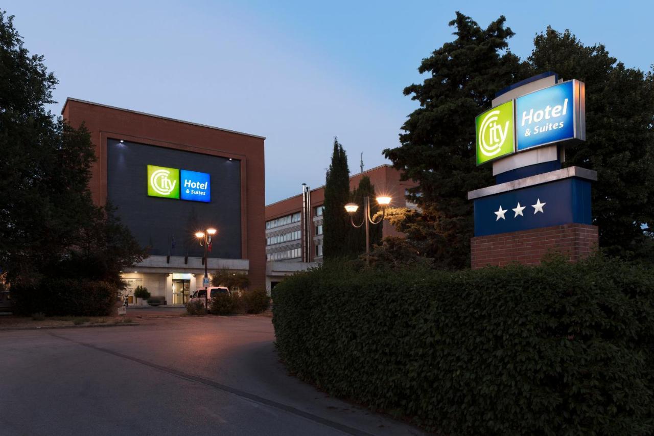 City Hotel & Suites Foligno Exterior foto